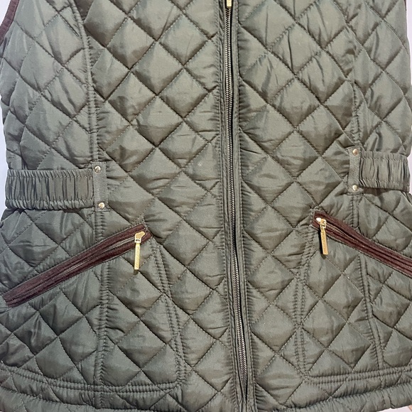Weatherproof Quilted Vest with Faux Fur Lining Women’s M - Picture 3 of 6